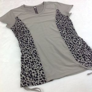 Standing Tree Athletic Top Size M Animal Print